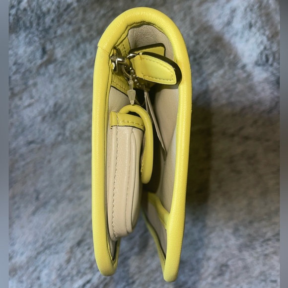 Coach Clutch - Picture 6 of 9